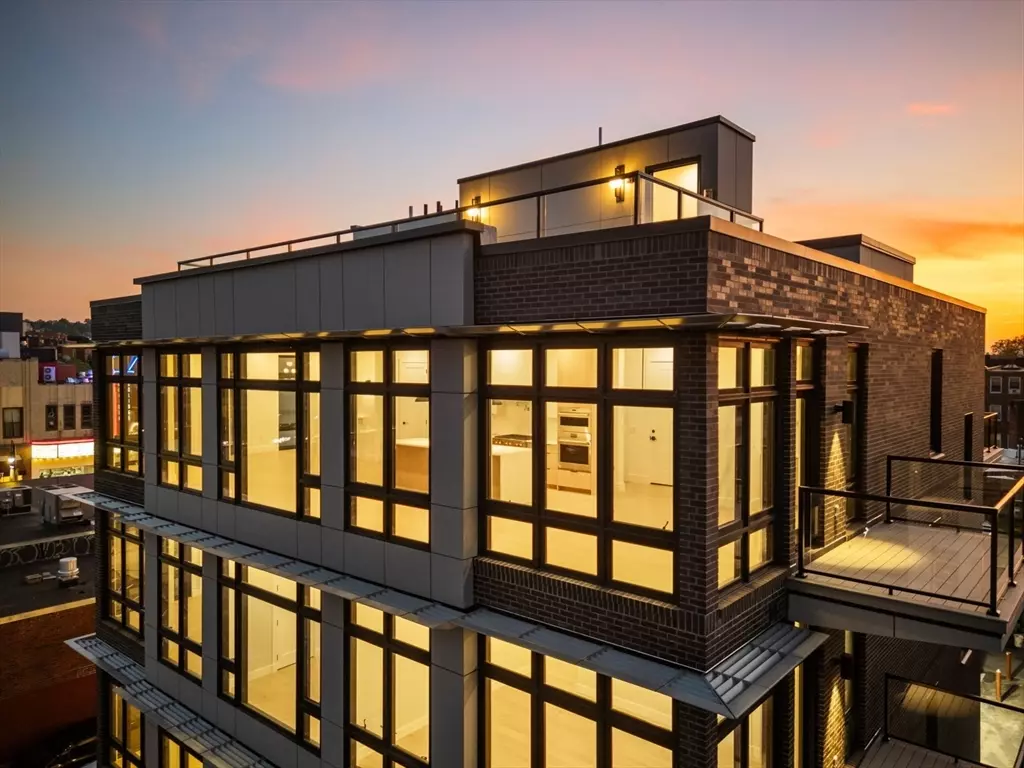 Brookline, MA 02446,14 Green Street #PH-A