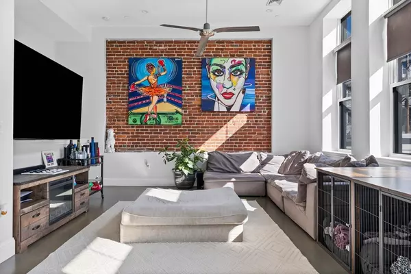 Everett, MA 02149,50 Floyd St #4