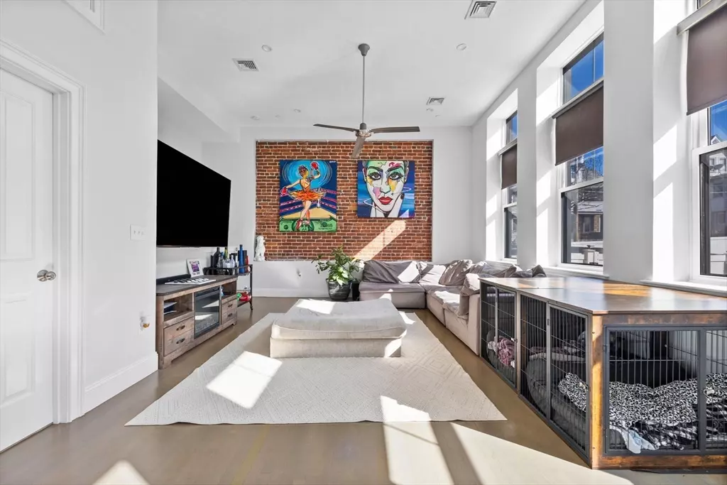 Everett, MA 02149,50 Floyd St #4