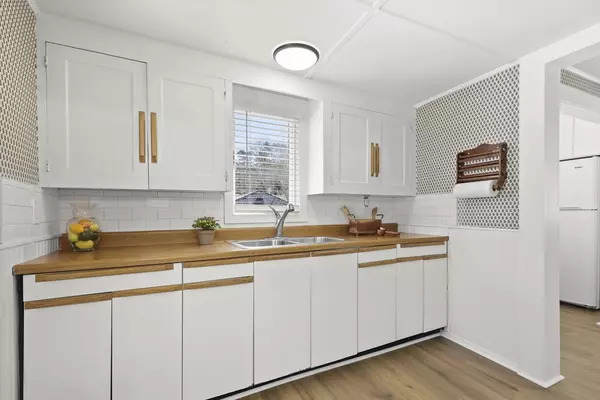 Bourne, MA 02532,63 Adams St