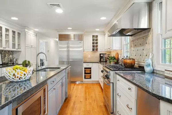 Duxbury, MA 02332,121 Forest St