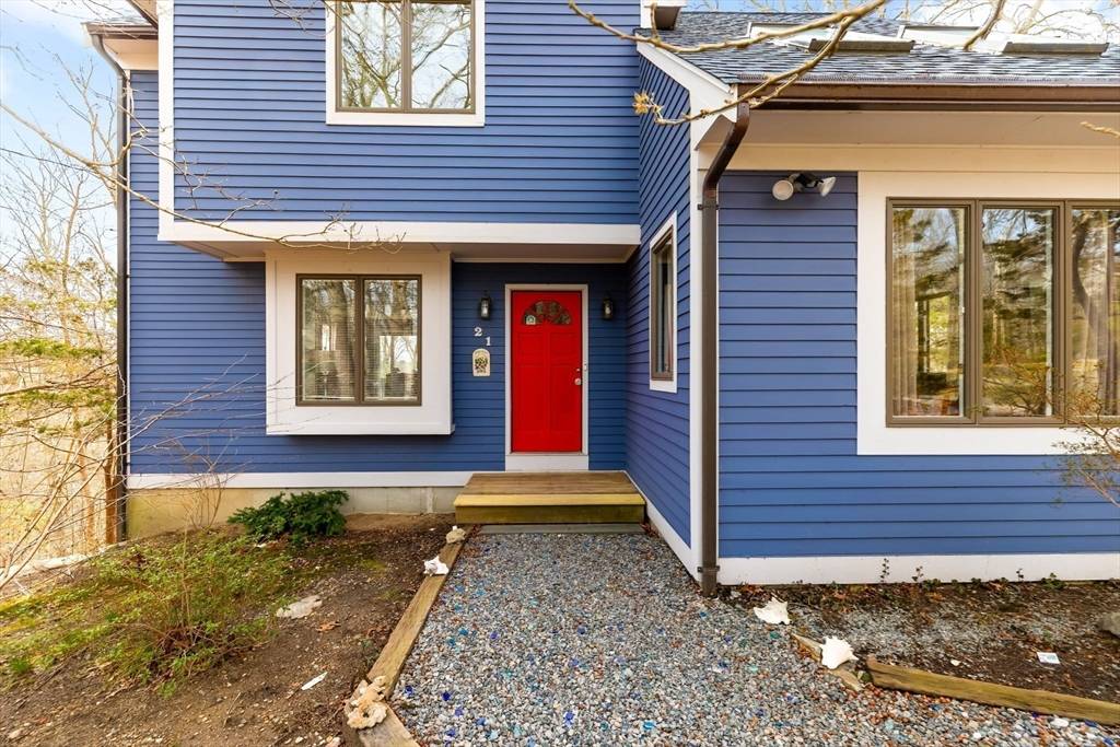 Falmouth, MA 02540,21 Braeside Rd