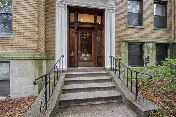 4 Fairbanks #2, Brookline, MA 02446