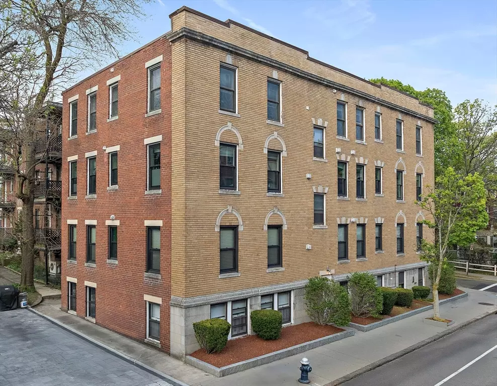 Brookline, MA 02446,4 Fairbanks #2