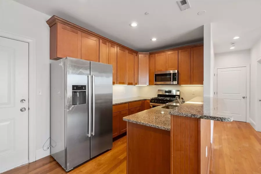 360 W 2nd #11, Boston, MA 02127