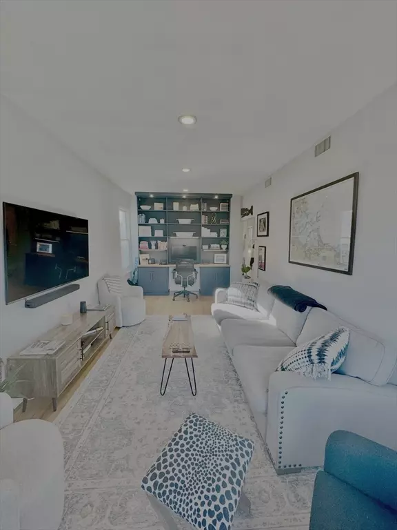 Boston, MA 02127,587 E 4th #3