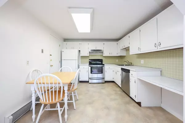Medfield, MA 02052,91 Pleasant Street #B10