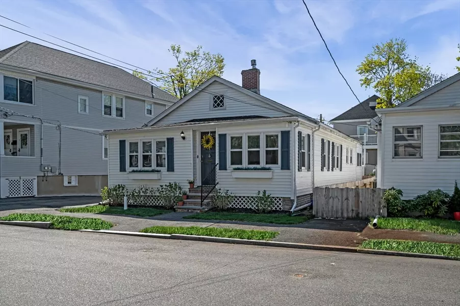 7 Huron St, Swampscott, MA 01907
