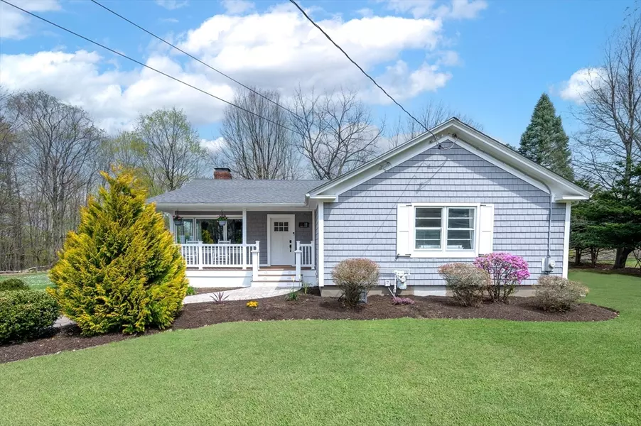 12 Claflin St, Hopkinton, MA 01748