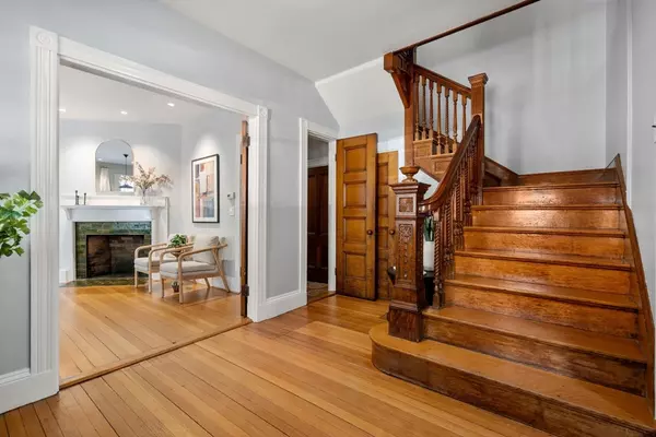 Brookline, MA 02445,23 Toxteth St