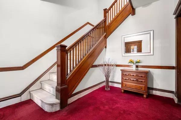 Brookline, MA 02446,1521 Beacon St #1