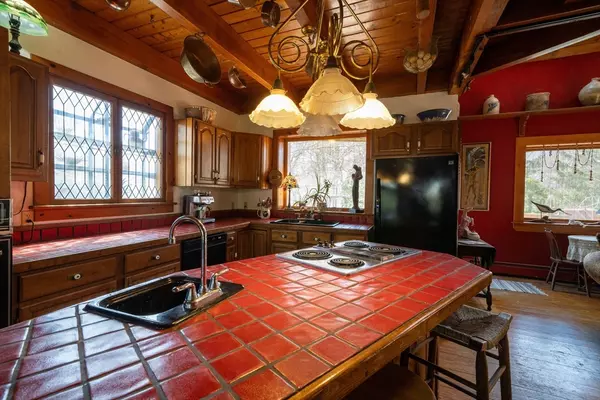 Barnstable, MA 02601,34 Crocker Dr