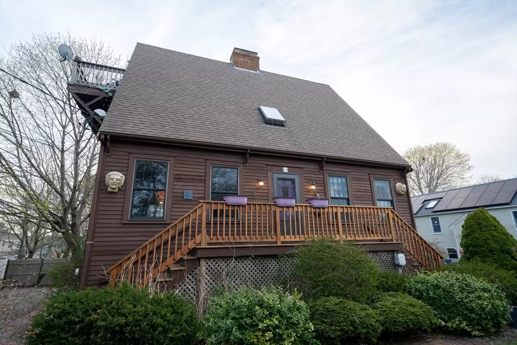 Barnstable, MA 02601,34 Crocker Dr