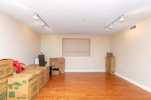 Quincy, MA 02169,211 West St #11B
