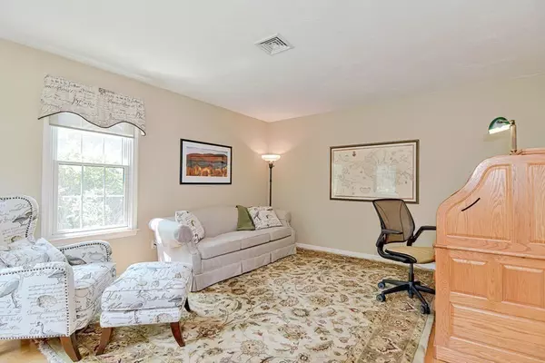 Medfield, MA 02052,9 Eastmount Rd