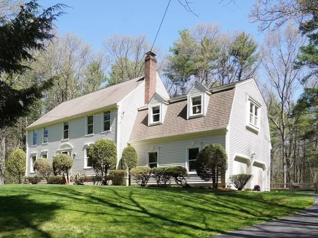 Upton, MA 01568,4 Oak Dr