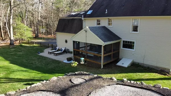 Upton, MA 01568,4 Oak Dr