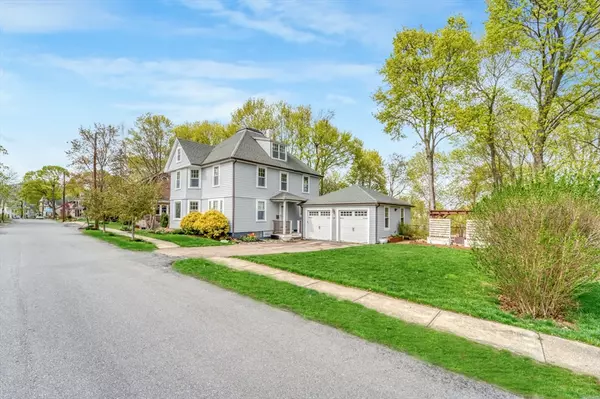 Amesbury, MA 01913,24 Whittier St