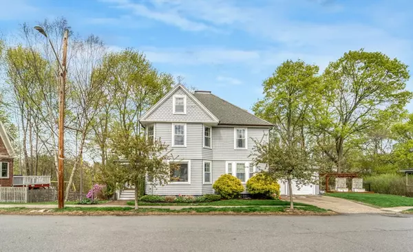 24 Whittier St, Amesbury, MA 01913