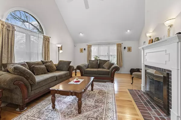 Norton, MA 02766,5 Eileen Rd