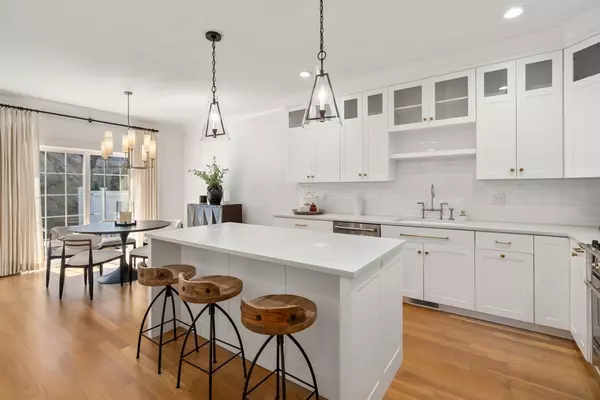 Dedham, MA 02026,218 High St #1