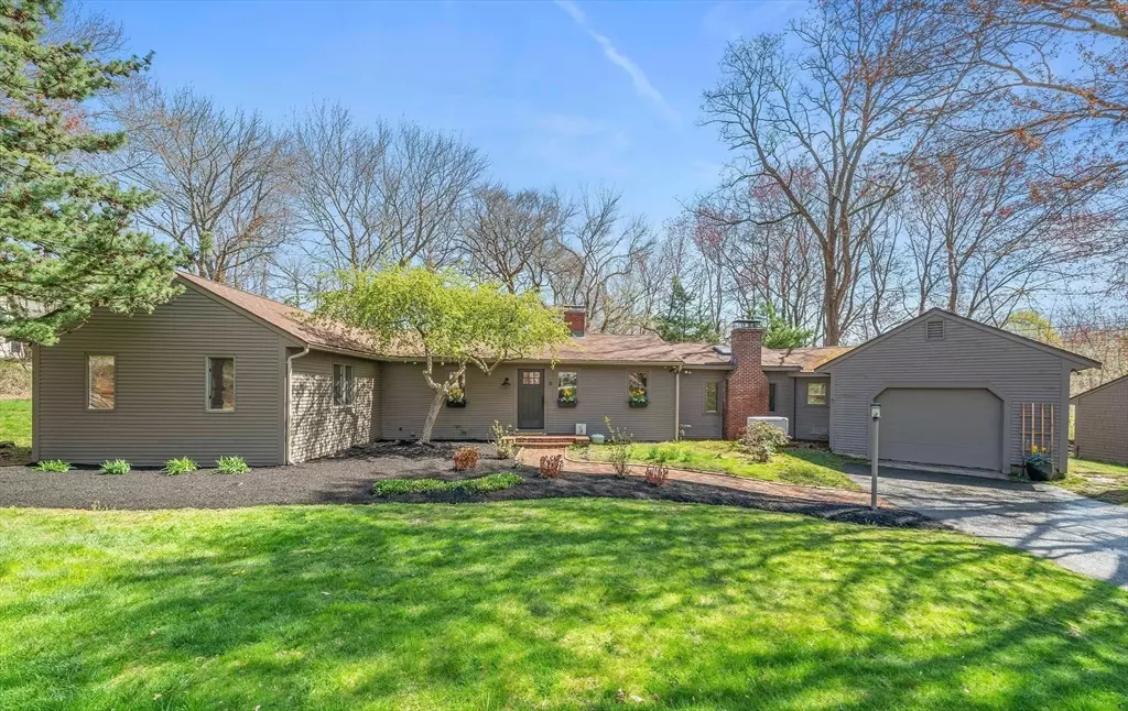 Cohasset, MA 02025,9 Locust