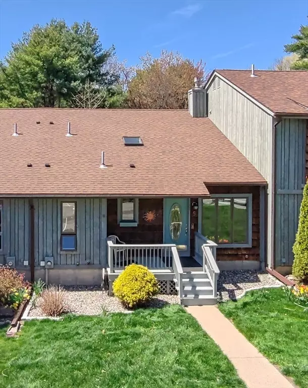 Palmer, MA 01069,5 Meadowbrook Ln #5