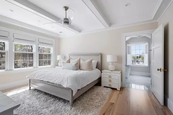 Hingham, MA 02043,6 Station St #3