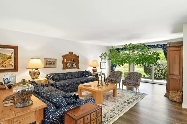 Longmeadow, MA 01106,25 Deerfield Avenue