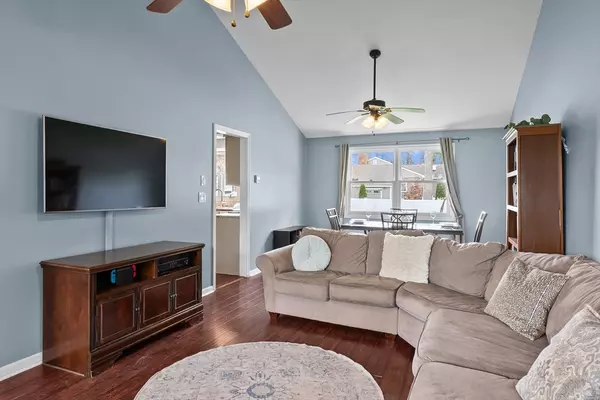 Agawam, MA 01001,7 Marla Pl