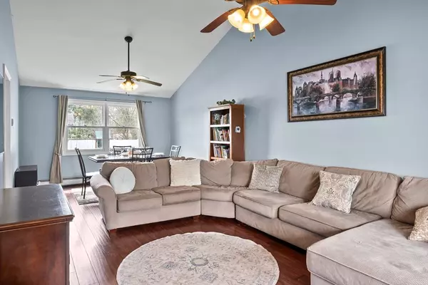 Agawam, MA 01001,7 Marla Pl