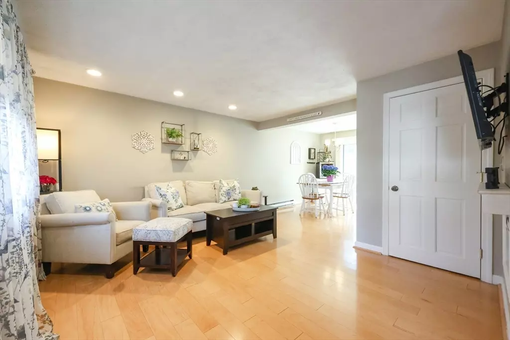 North Attleboro, MA 02760,12 Regent Street #N12