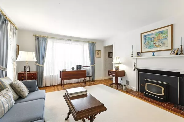 South Hadley, MA 01075,42 Mountain View St