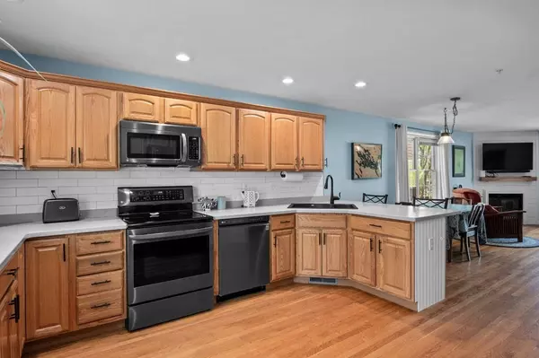 Ayer, MA 01432,28 West St #4A