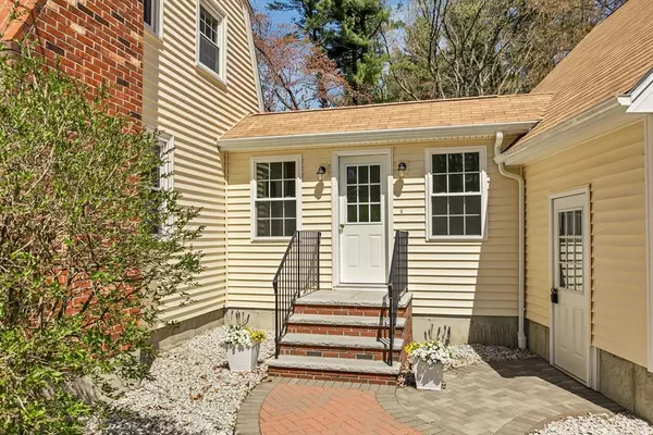 Chelmsford, MA 01824,10 Clydesdale Rd