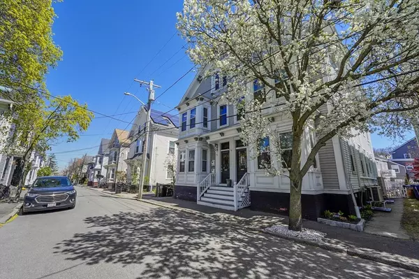 Salem, MA 01970,4 Boardman Street #1