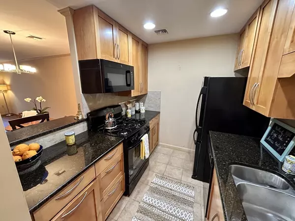 Boston, MA 02132,97 Anderer Lane #105