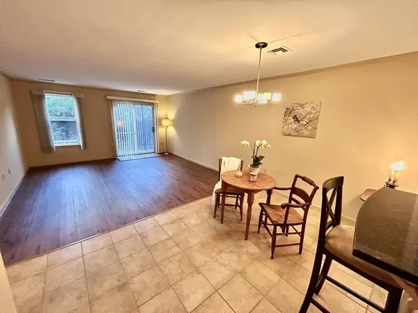 Boston, MA 02132,97 Anderer Lane #105