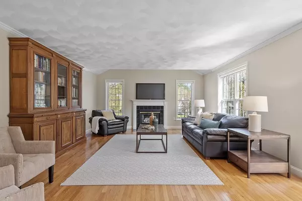 Westford, MA 01886,13 Butterfield Lane