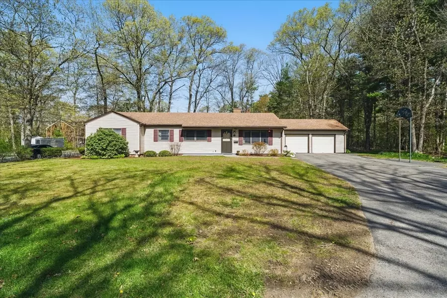 62 School St, Plainville, MA 02762