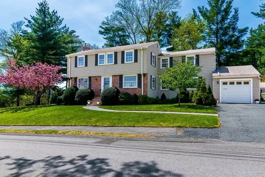 31 Bonney Ln, Dedham, MA 02026