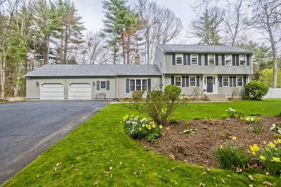 94 Tanglewood Dr, East Longmeadow, MA 01028