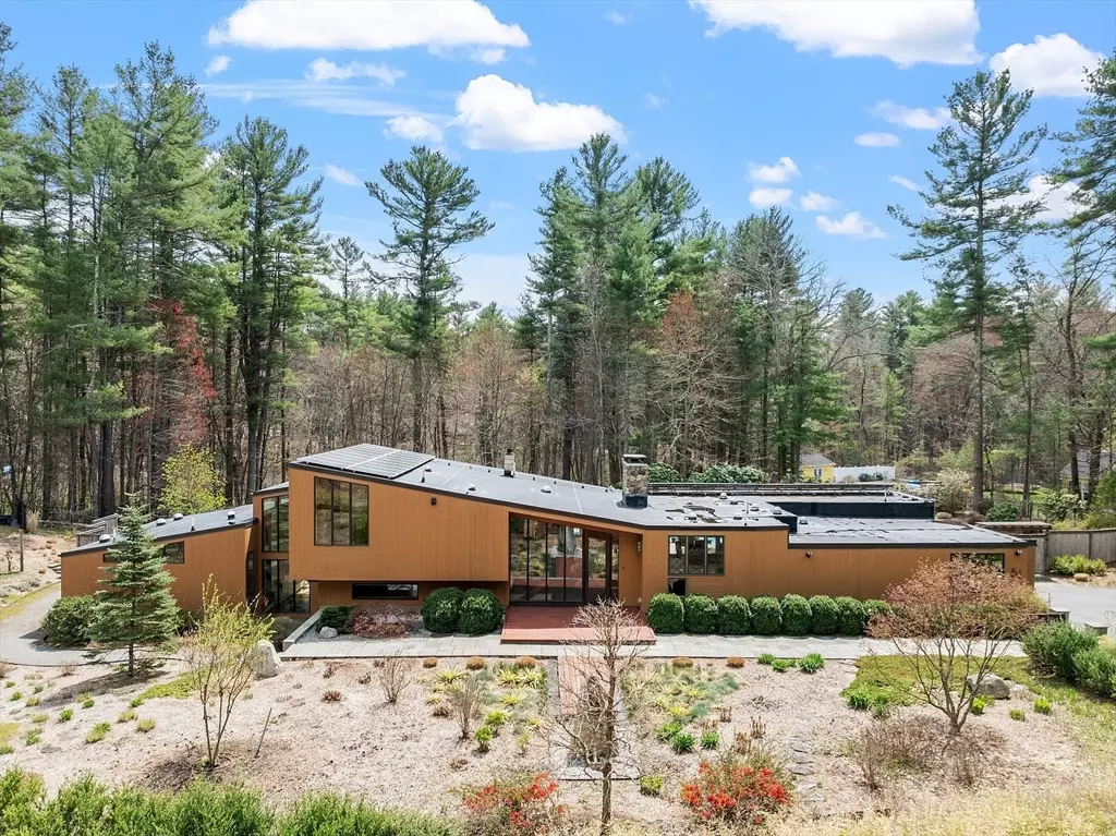 Carlisle, MA 01741,51 Carleton Rd