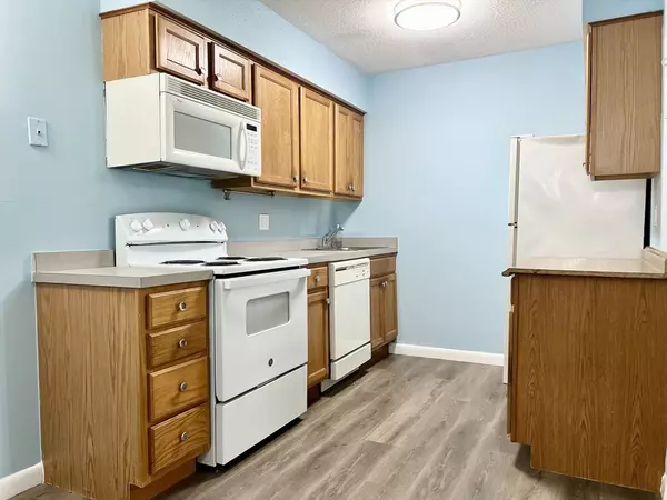 Attleboro, MA 02703,22 Dailey St #F