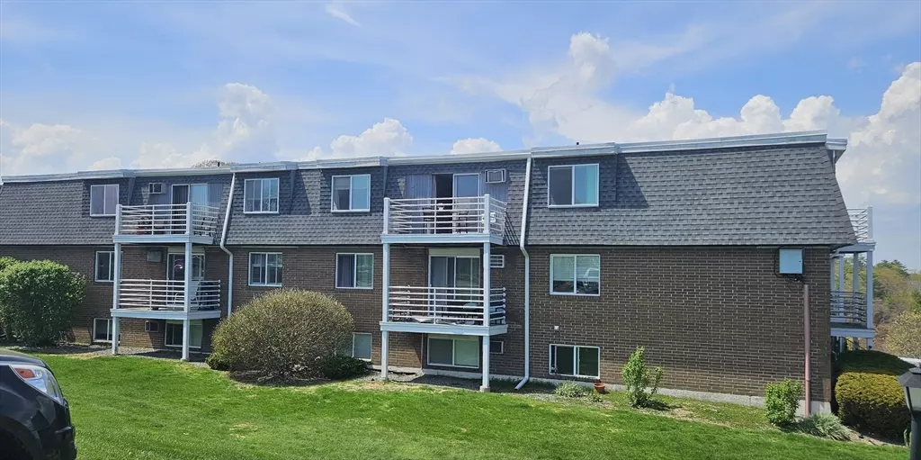 Gloucester, MA 01930,145 Essex Ave #322