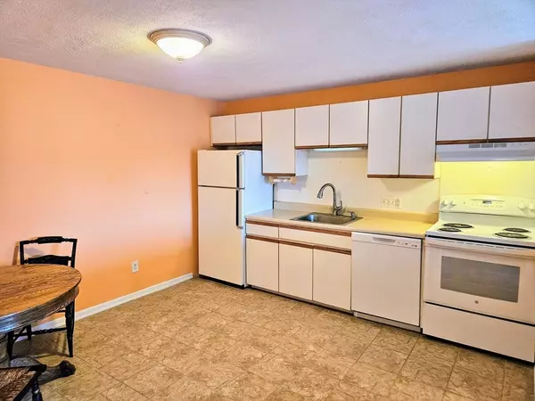 Gloucester, MA 01930,145 Essex Ave #322