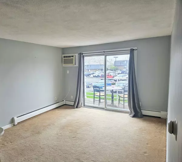 Gloucester, MA 01930,145 Essex Ave #322