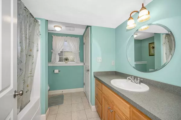 Chelmsford, MA 01824,12 Dawn Dr