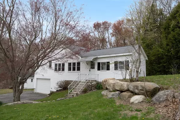 580 Howe St, Methuen, MA 01844