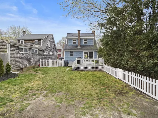 Barnstable, MA 02601,17 Edwards Rd